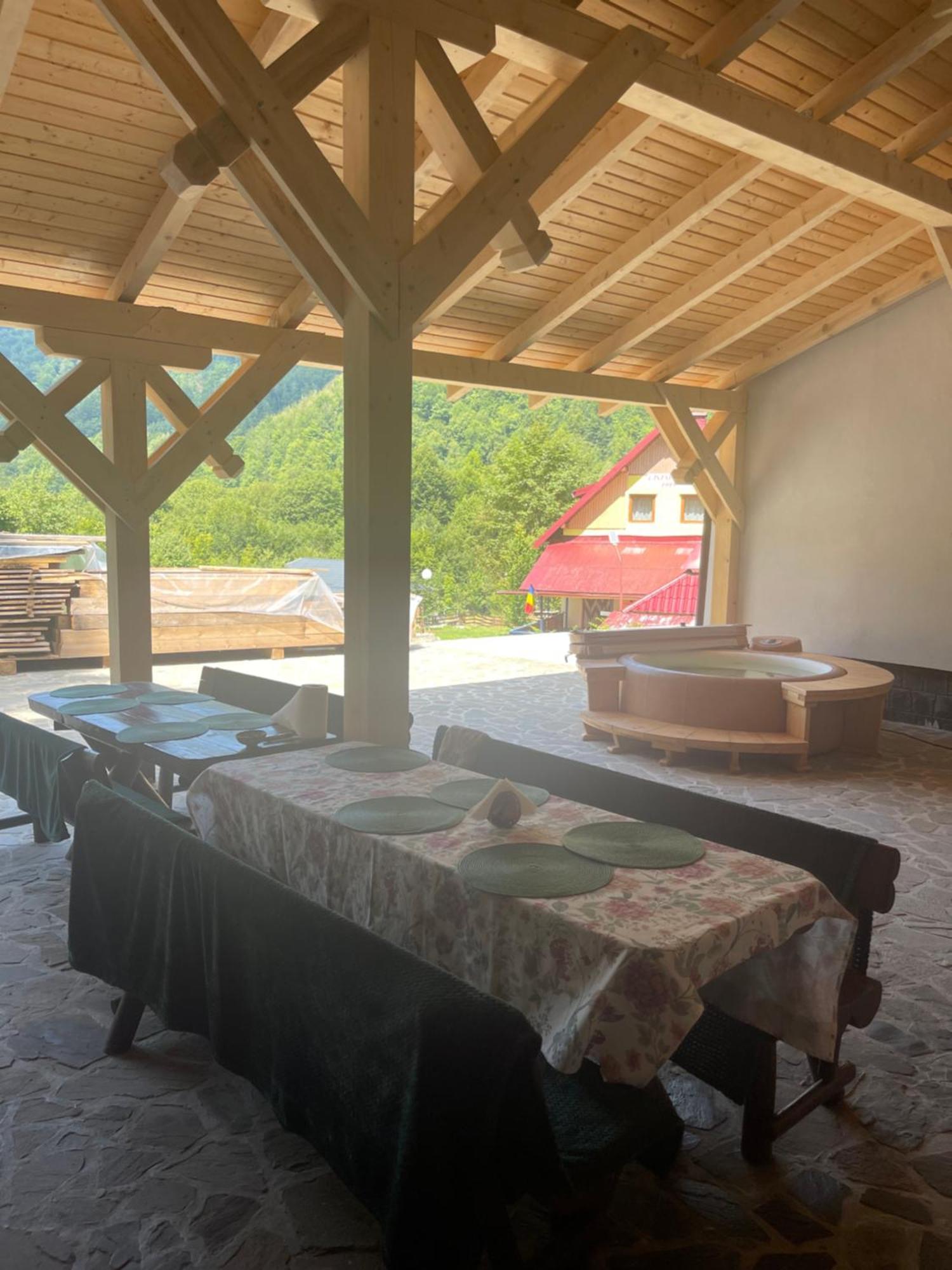Casa Tudor Padis Luaran gambar