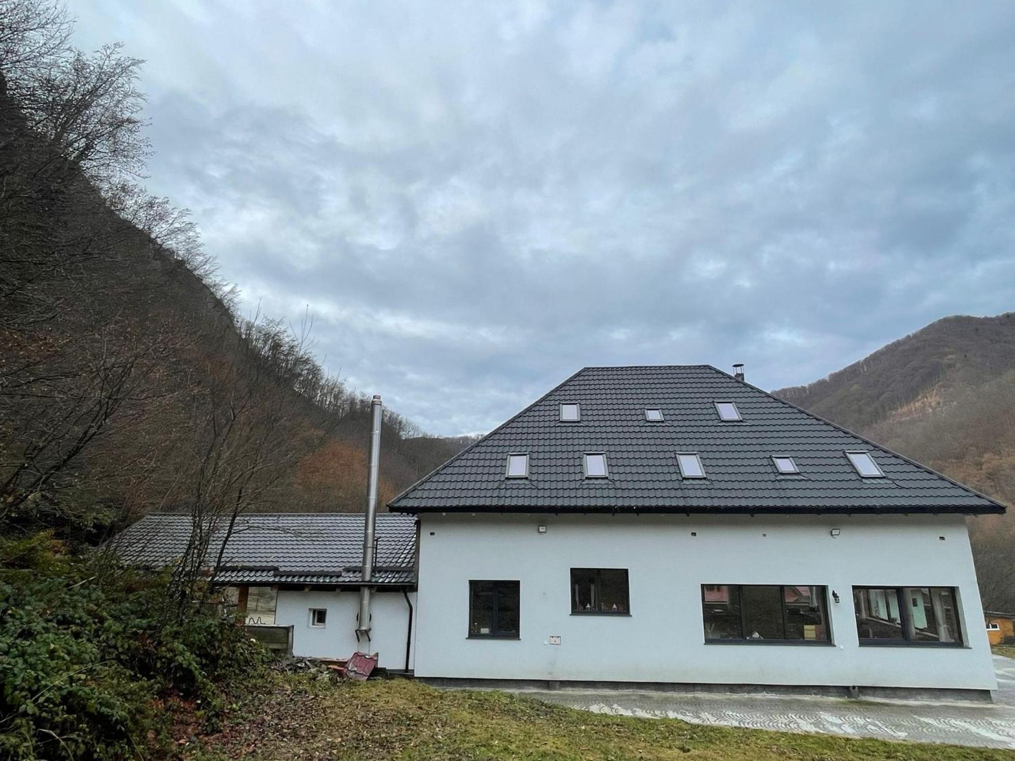Casa Tudor Padis Luaran gambar