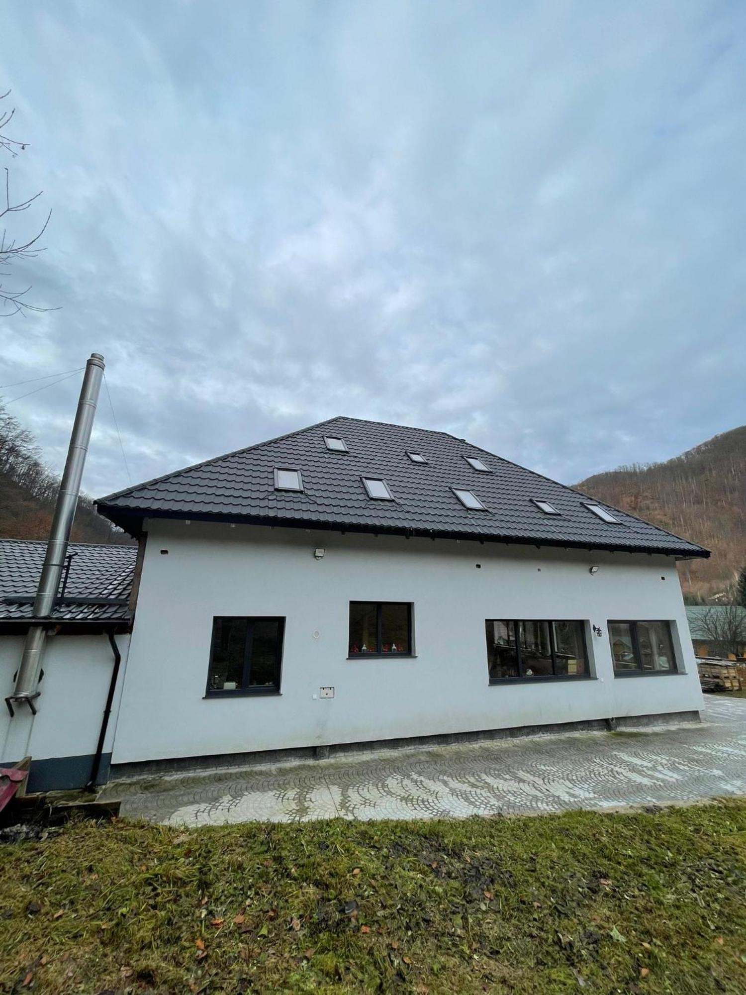 Casa Tudor Padis Luaran gambar
